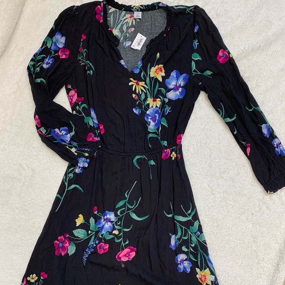 Old Navy Dresses & Skirts - Old Navy Floral Waist Defined Ruffle Trim Dress